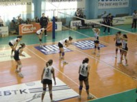 Волейбол (жени): "Славия" докосва титлата