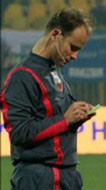 Футбол: Рефер показал среден пръст на агитката на “Славия” ще свири в “Надежда”
