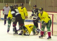 Хокей на лед: "Белите вълци" с безпроблемна първа победа за 2004-а: 19-2 срещу "Сините"